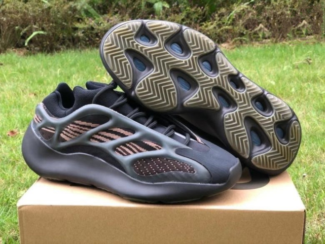 全新椰子adidasyeezy700v3claybrown黑铜