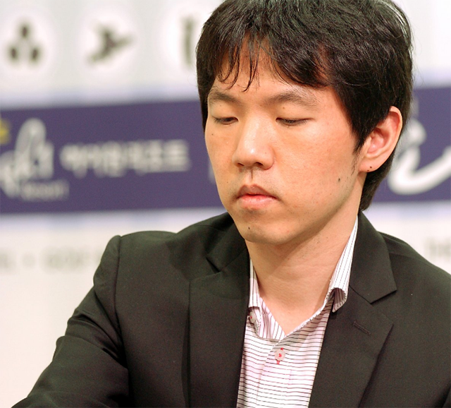 韩国围棋大师李昌镐父母为其系鞋带师母他不懂人类的生活