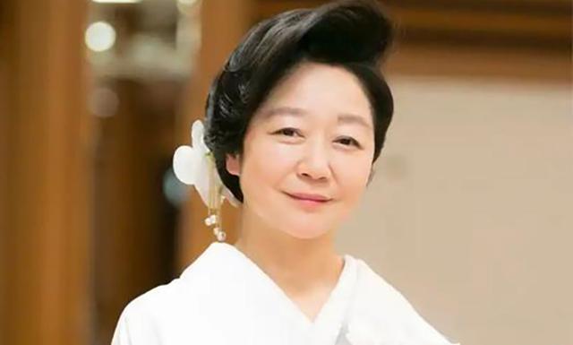 日本第一妈妈桑,首相为她倾倒,53岁仍是头牌,记得每位客人细节_腾讯