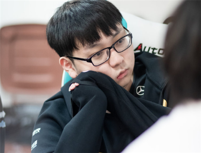 Ig和rng的行为十分相似 却无人认为ig卡合同 只因没队要ning 腾讯新闻