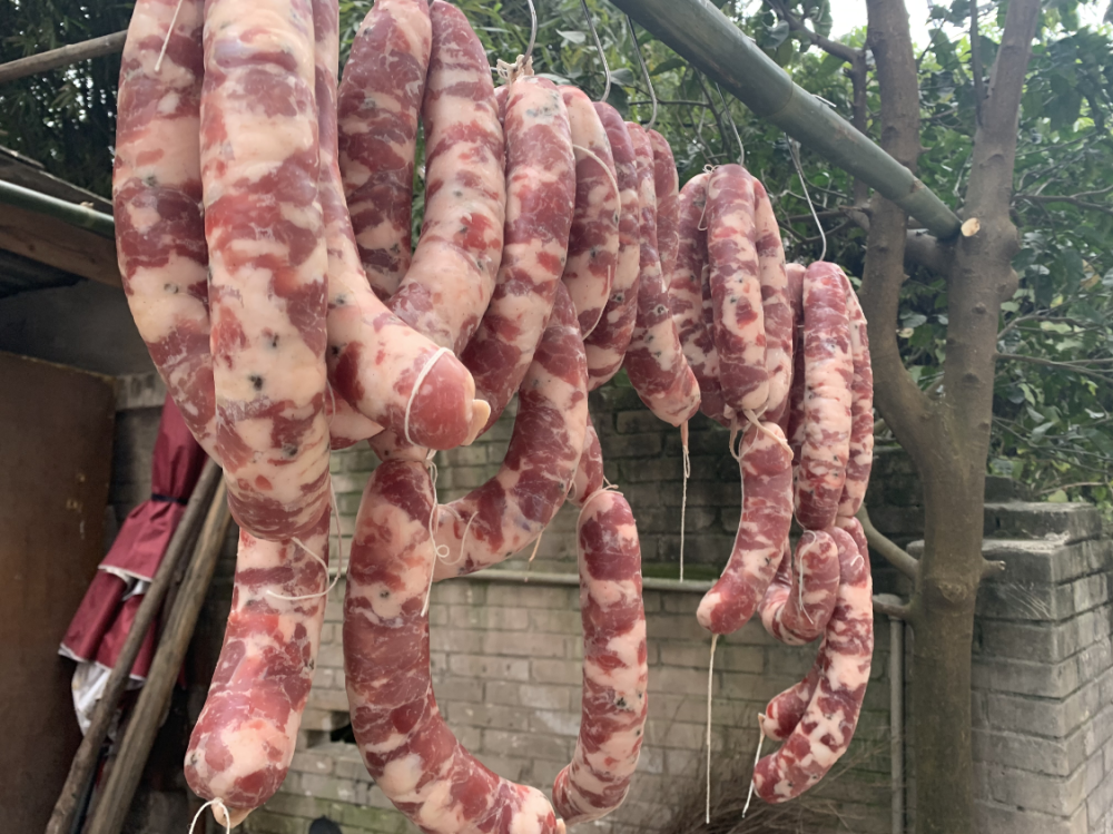 泸州冬天请抬头看那些挂满香肠腊肉的阳台这也是一种幸福