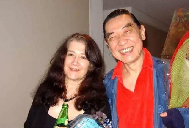 傅聪与弥拉结束婚姻后不久,傅聪遇到了第二任妻子,这一段婚姻,持续的