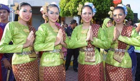 南岛语系的马来人源出中国人熟知的百越人