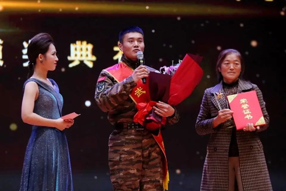 最难忘的照片,最难忘的2020_腾讯新闻