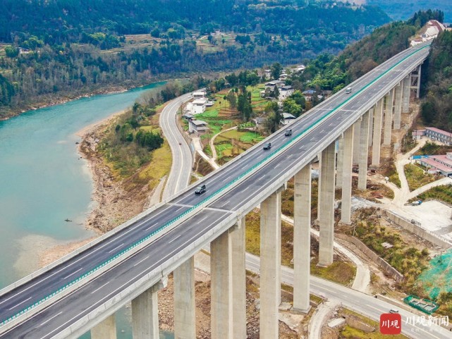 航拍图来了巴万高速主线基本完工冲刺年底通车