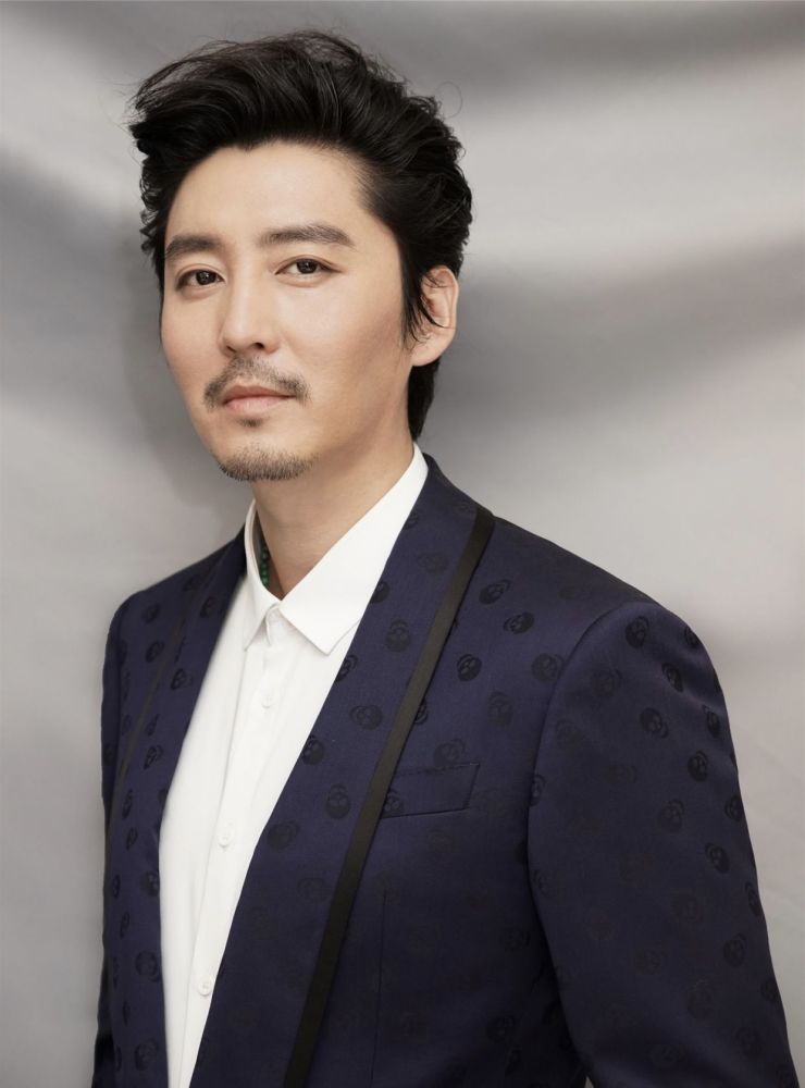 他取代吴秀波成为最具魅力的时尚大叔,出道18年的王泷正早该红了_腾讯