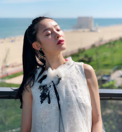 2009年一支《罗敷行》,让华宵一一战成名,成为无数人心中的古典美人.