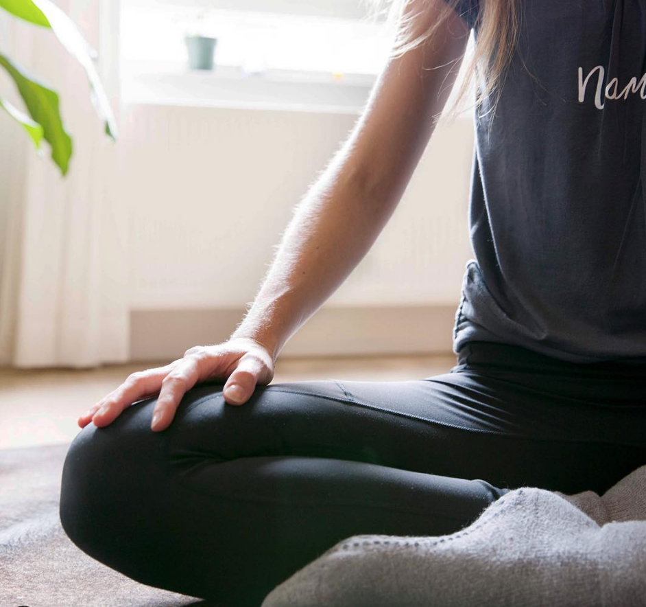 常见的几种冥想坐姿_腾讯新闻