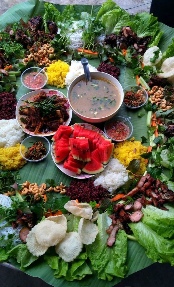 吃着临沧特色美食,再欣赏着佤族热情的歌舞与浓郁的风土人情,让人食欲