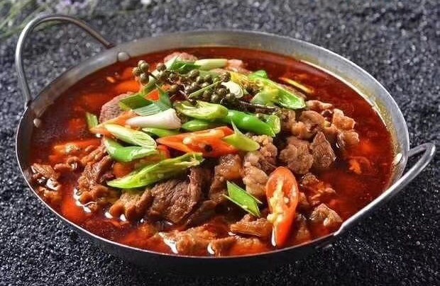 用黑豆制作成的豆花,口感嫩滑,久煮不老,通常用来煮火锅,珍望几禾酒楼