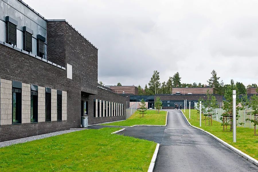 挪威监狱用醉享受和昂贵的方式羞辱受害者