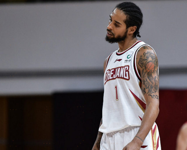 兰兹博格49分浙江力克青岛 吴庆龙遭驱逐约翰逊29 15 7