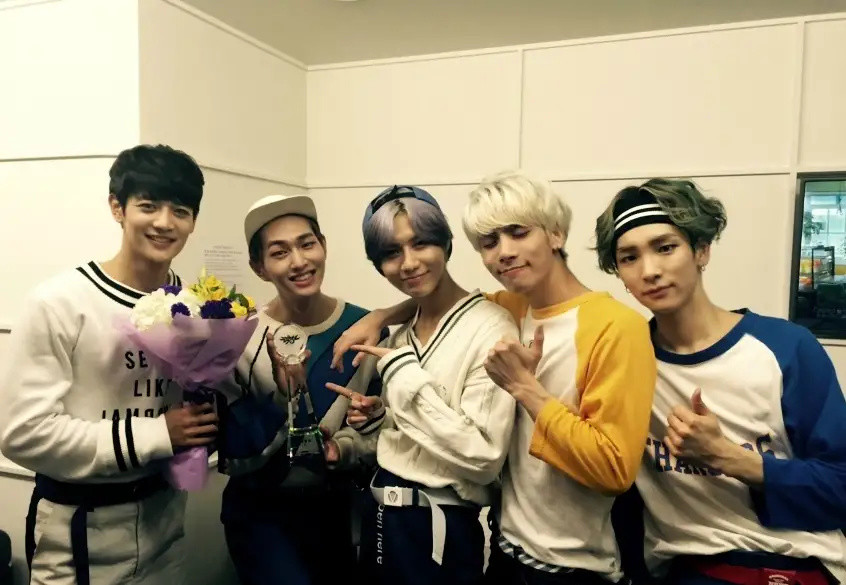 被评为10年来"最佳男女组合"shinee,exo,snsd和f(x)_腾讯新闻