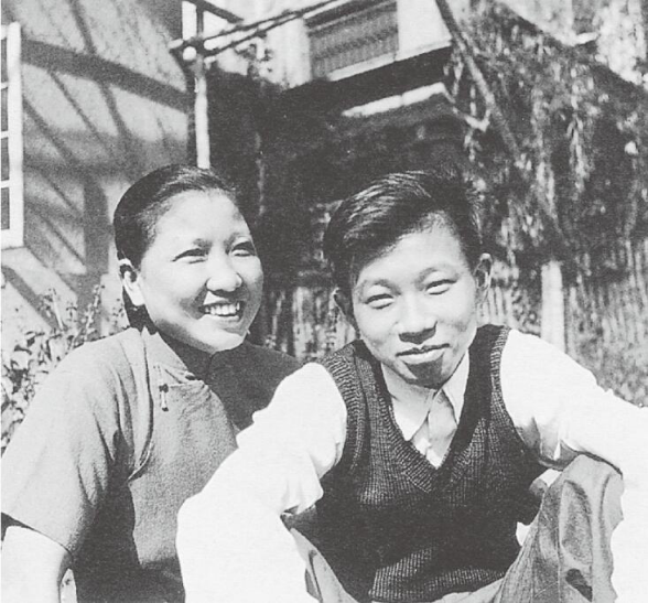 1956年高中毕业时,傅敏本想报考复旦大学的外国文学系,像父亲那样当个