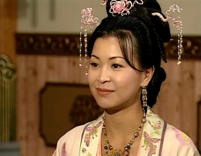 看到95版《神雕侠侣》公孙绿萼近照,不禁感叹:当初真看跑眼了_腾讯