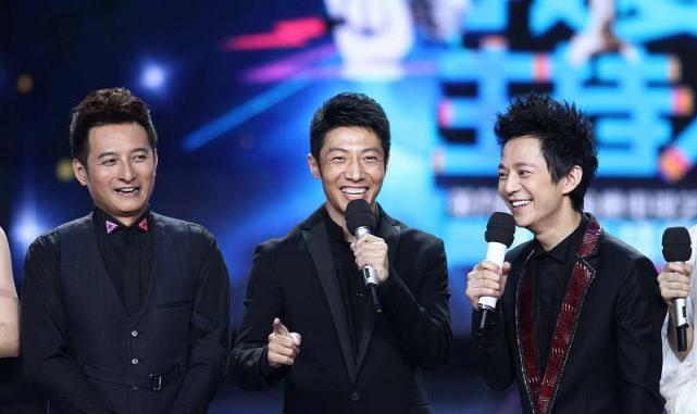 何炅被人民日报点名痛批,湖南卫视全部遭殃,为何李维嘉独善其身