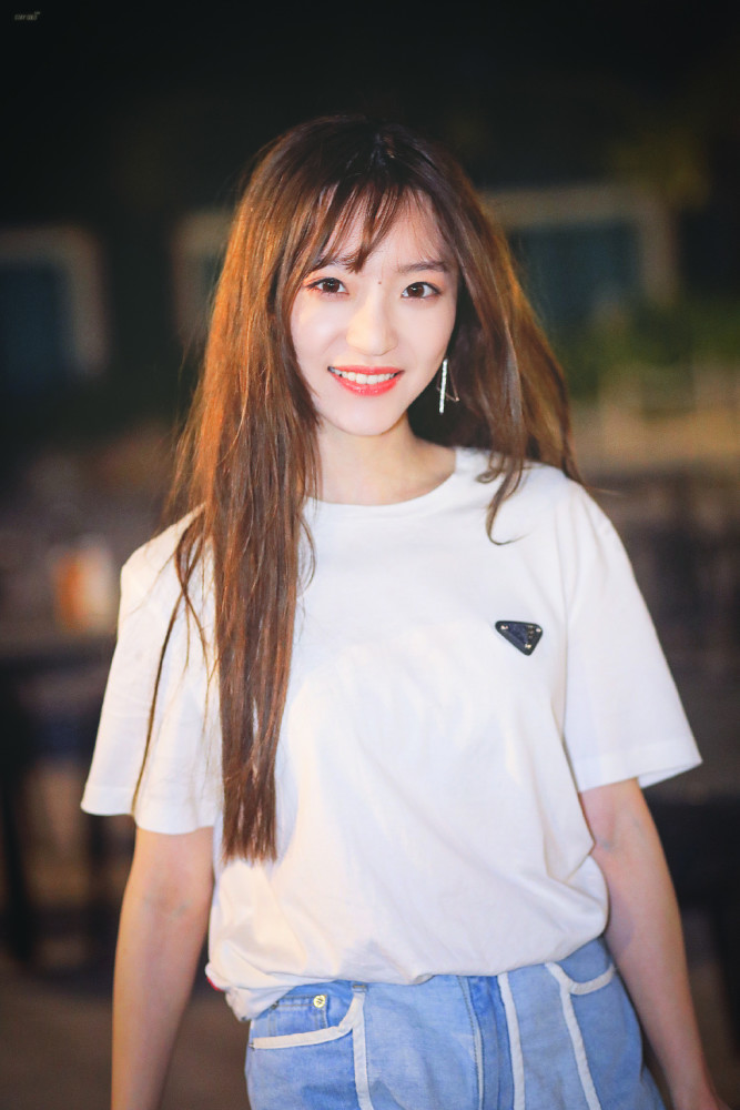 gnz48谢蕾蕾承认恋情:不打算放弃这份事业 现在是单身状态