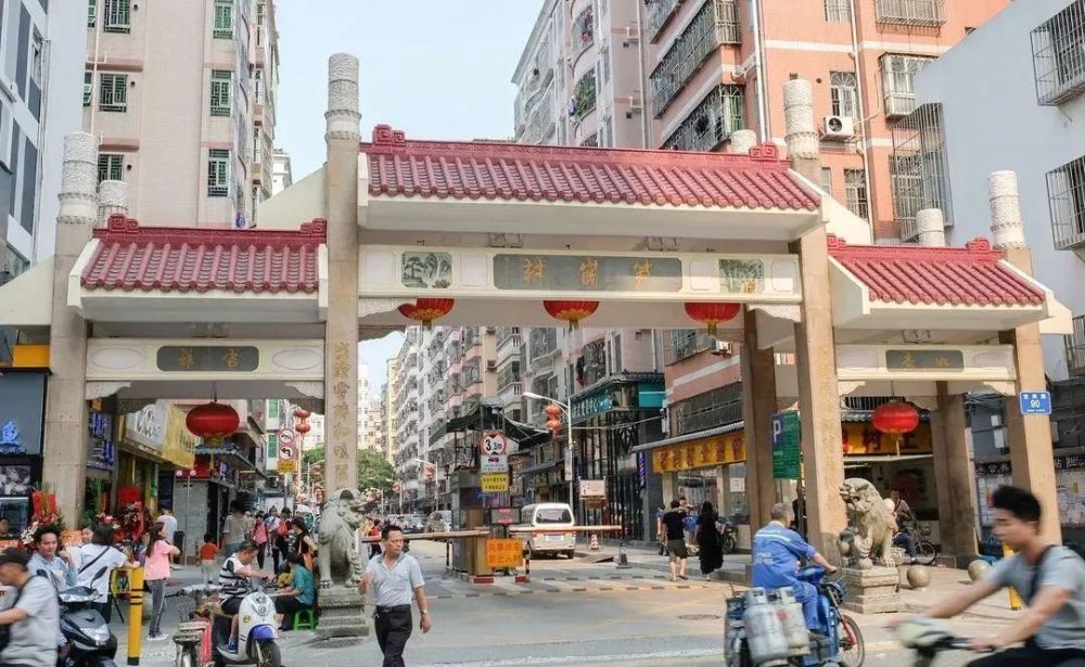 深圳笋岗村村口的牌楼(图片来源:视觉中国)
