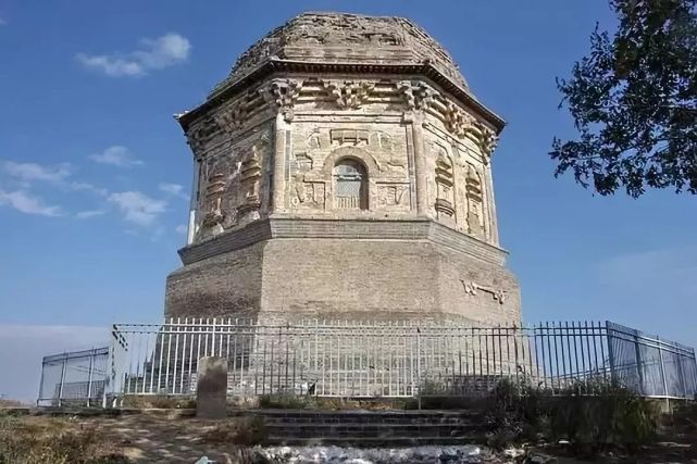 赤峰宁城半截塔本是一座雄伟的千年古塔却毁于元朝的地震