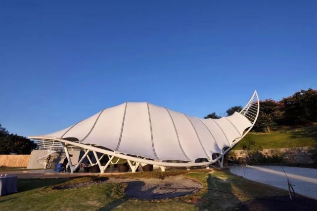 蜗牛形状的帐篷酒店將版纳特有的灵动生物幻化成一座座的现代帐篷建筑