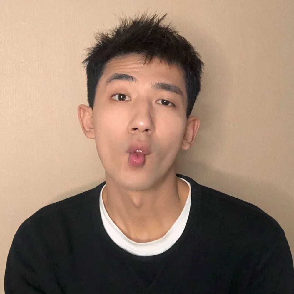 4cm"短碎发" | 这个发型真的适合男孩子—4cm"短碎发"的发型真的