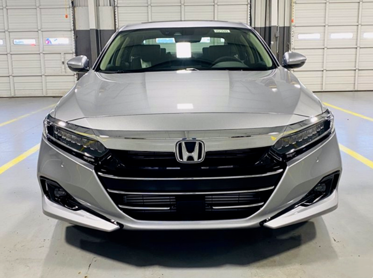 年轻化运动化,新款雅阁前脸更夸张,增抬头显示