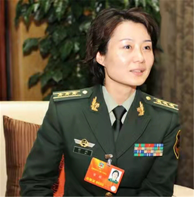 16岁成为女特警,现已是大校警衔的雷敏,为何嫁给一个小保安?