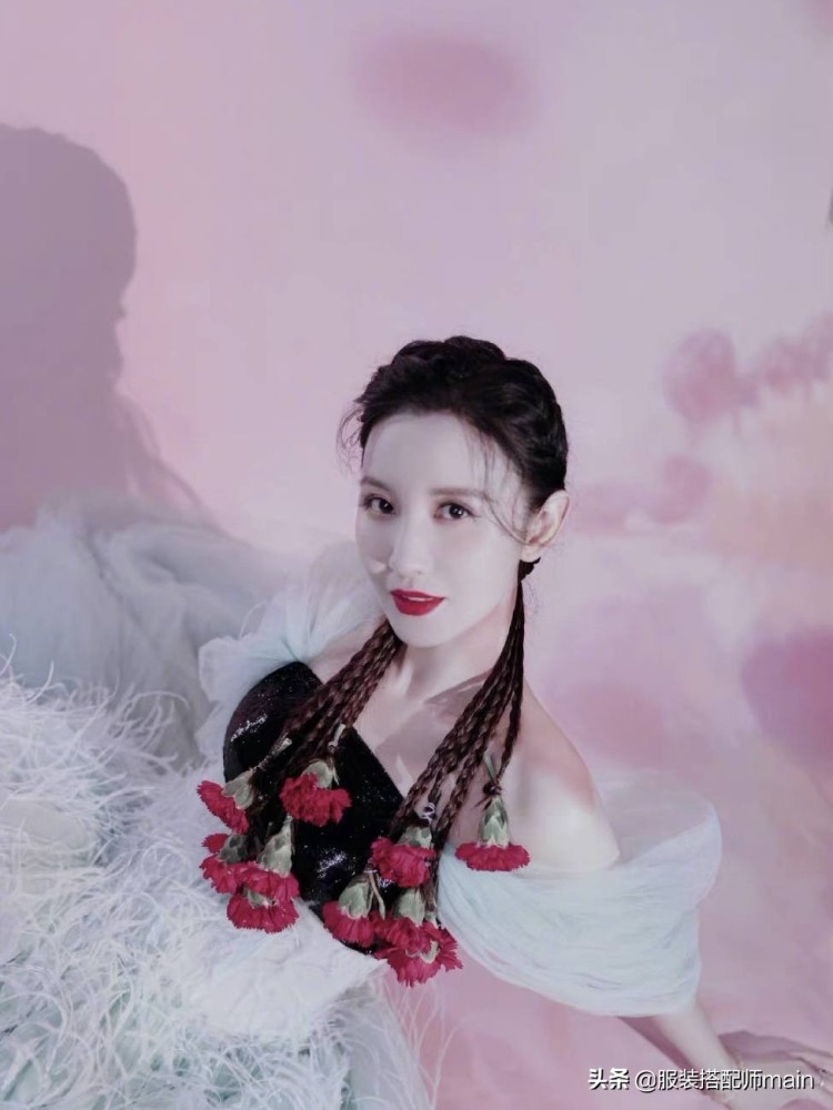 王一博穿女装上瘾了新歌预告流出这造型你打几分