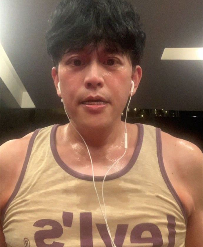 50岁资深男星发文求工作!自曝因病休养4年