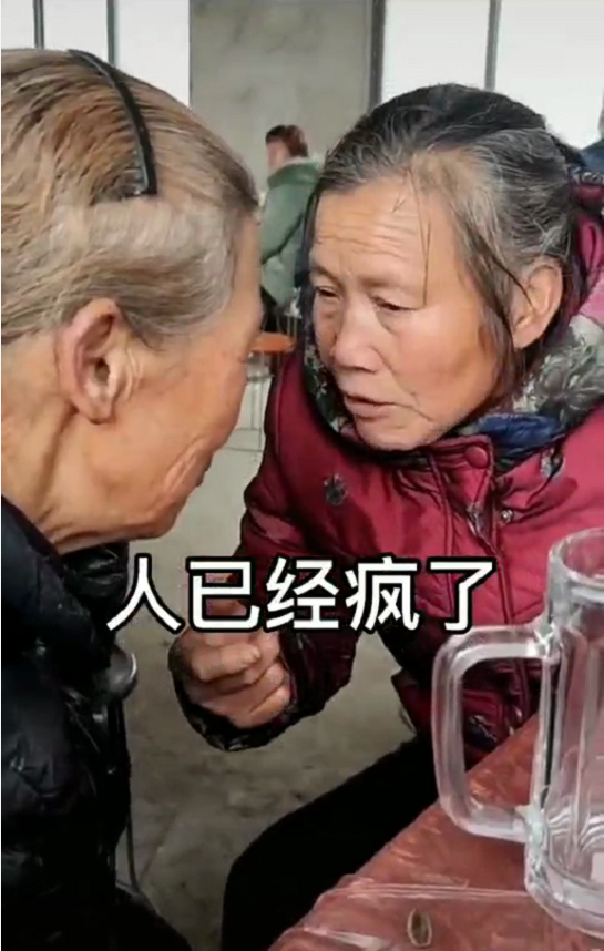 你被村里人造过谣吗?女孩:我去上大学,村里人说我跟野男人跑了