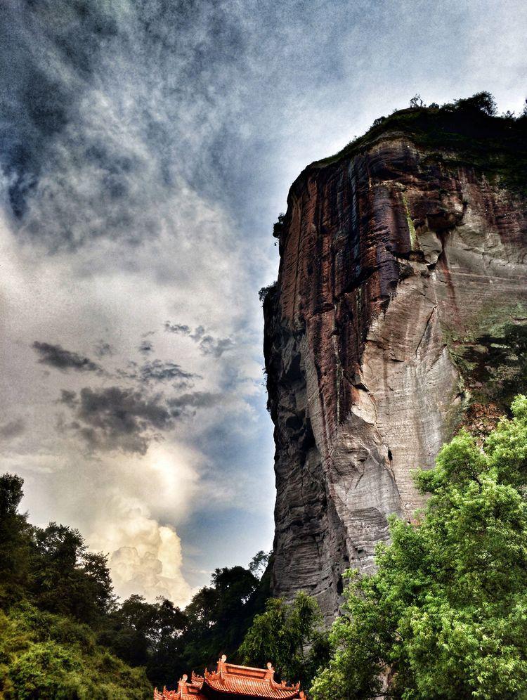 没有洞穴却叫做洞 因这里有独特的一线天
