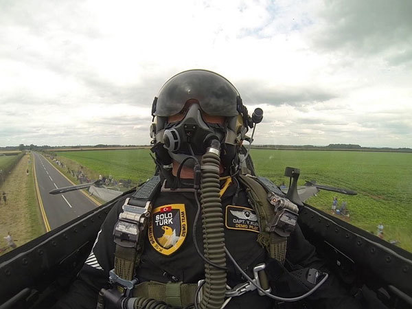 表现堪称完美 F16低空超音速音爆吓退敌军 有张飞喝退曹军之势 战斗机 F 16 张飞 F16 超音速