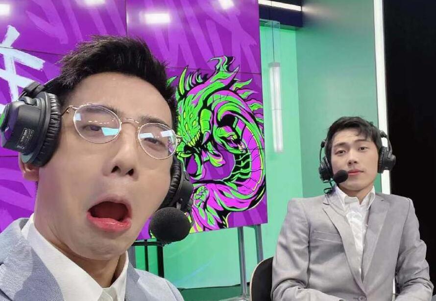 解说柯基兑现承诺,穿女装拍可爱照,效果出乎意料的好