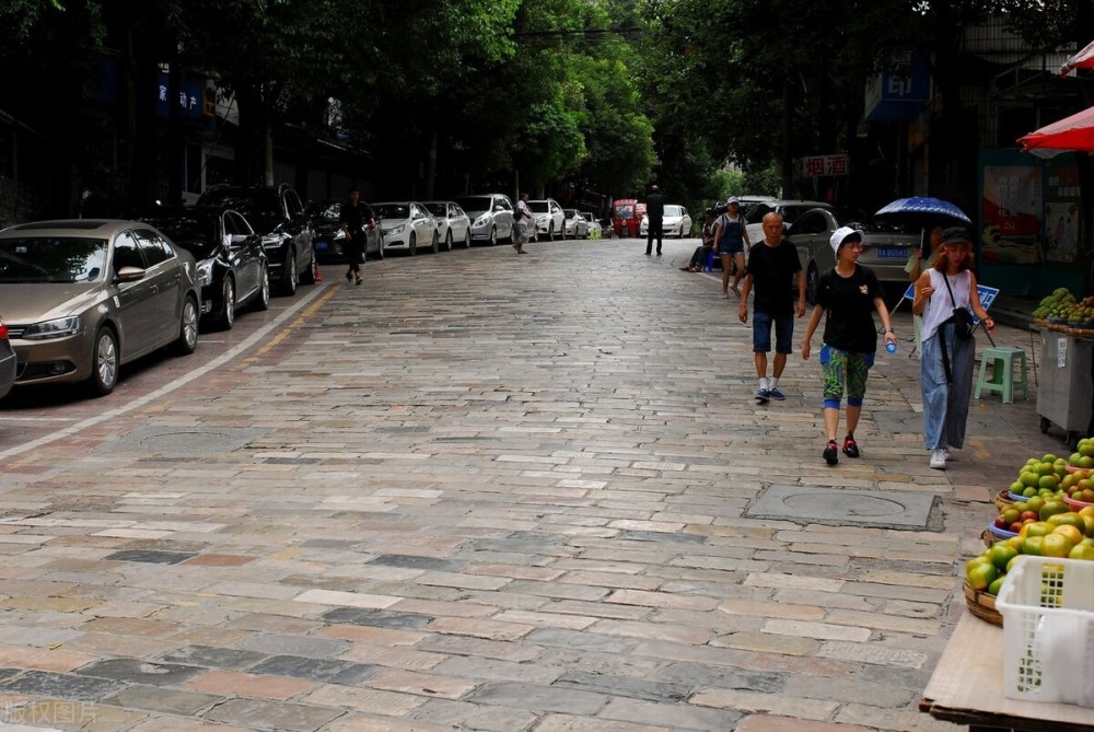 贵阳半部史之称的省府路,只剩雨打风吹后的石板街,已无时光韵味_腾讯