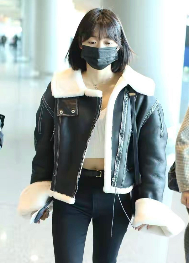 段奥娟大冷天机场"炫腹",穿露脐装小蛮腰抢镜,真是"美丽冻人"_腾讯