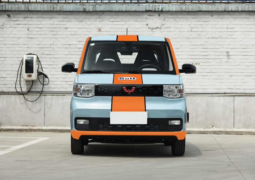 的上汽通用五菱推出了一款名为宏光 mini ev的kcar级入门代步电动车