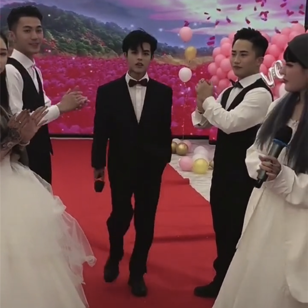 袖珍总裁殷世航直播求婚油头公主套璐璐网友尴尬地抠出三室一厅