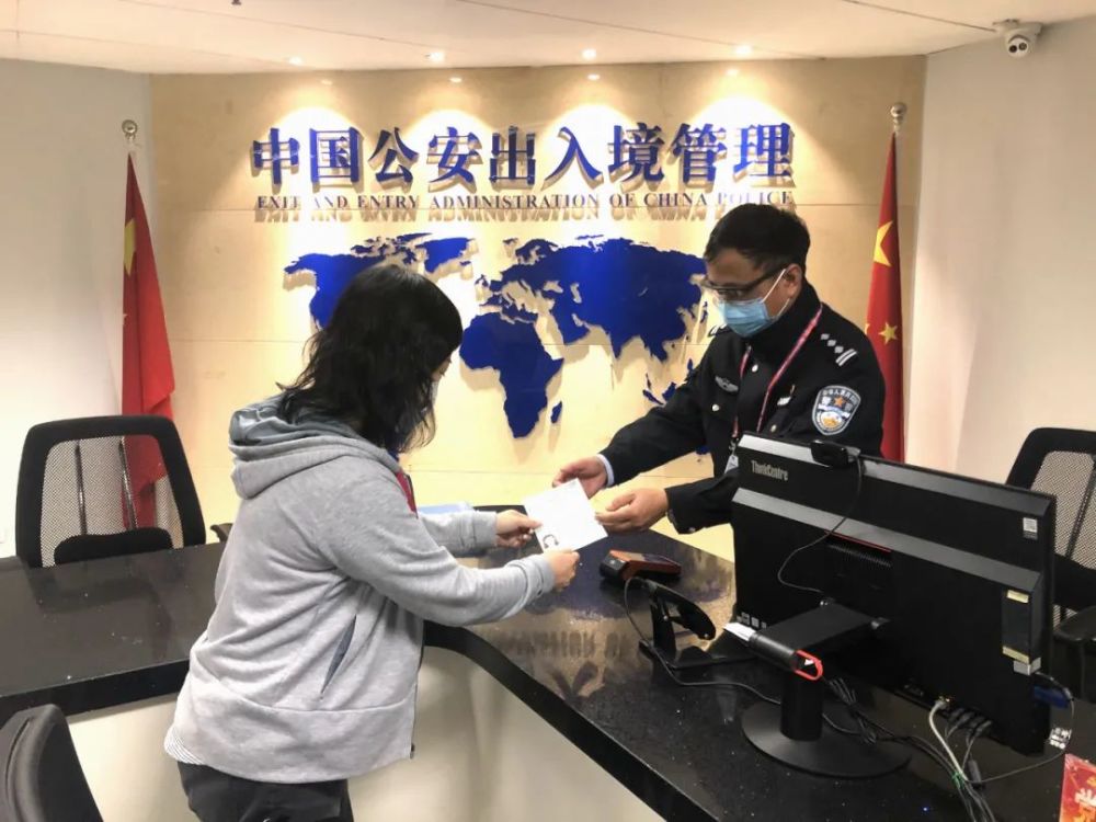 向人民报告出入境管理局坚决打好防范境外疫情输入主动战