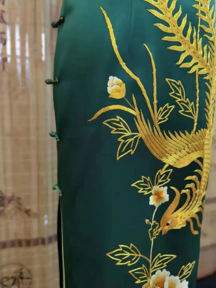 【精品苏绣欣赏】凤穿牡丹_腾讯新闻