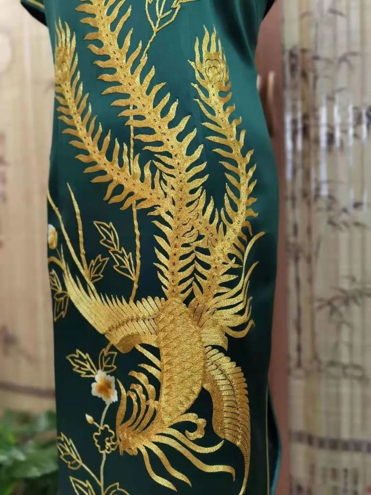 【精品苏绣欣赏】凤穿牡丹_腾讯新闻