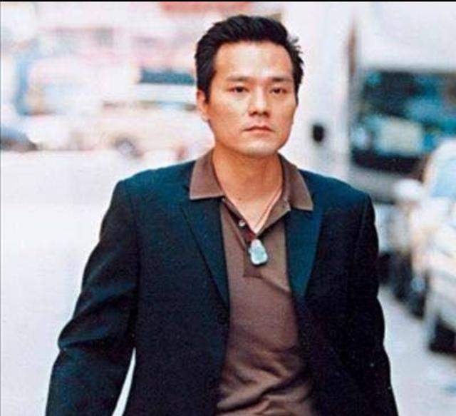 "猎手"杀胆雄海外扬名,新义安五虎十杰星光熠熠,"疯狗"陈志明也是够寸