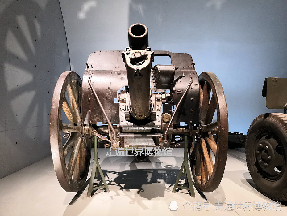 施耐德M1913型105榴弹炮图片