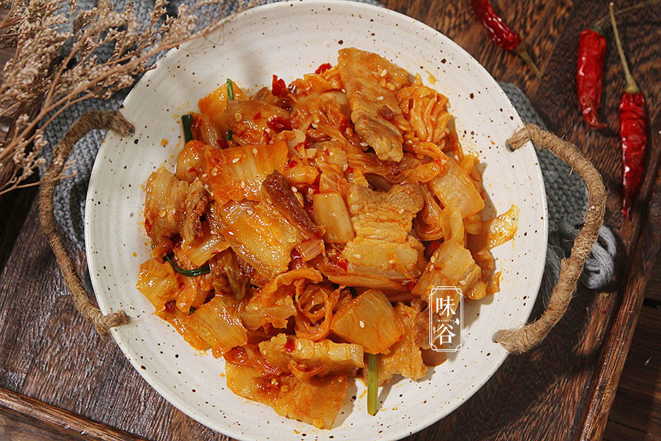 泡菜炒五花肉