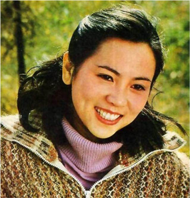 喊田华"妈妈",欠债百万不还,堪称娱乐圈第一老赖,61岁仍单身