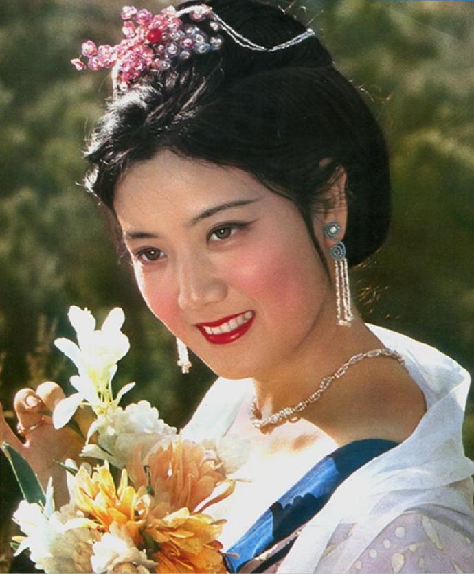 影后李秀明80年代最红女星刘晓庆给她当配角40岁成亿万富婆