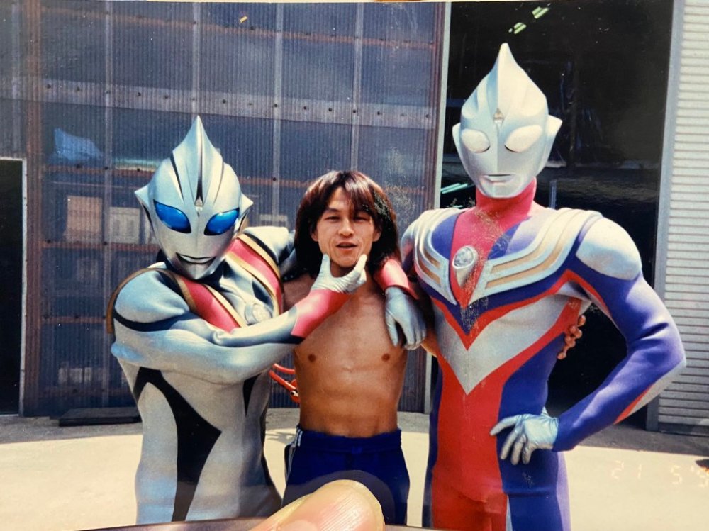 迪迦奥特曼25年前幕后花絮流出,迪迦竟有a4腰,身材完