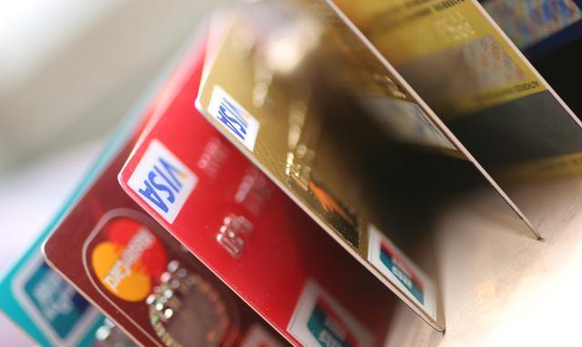 现在社保卡发退休金 各大银行社保卡要收年费吗 腾讯新闻