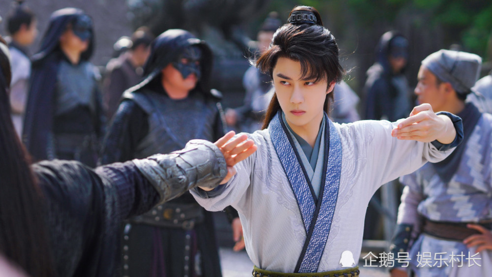 大写的尴尬 有翡 王一博画赵丽颖红衣画像 参照物疑似陈妍希红装照 腾讯新闻