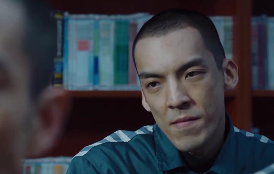 我们常说"心底无私天地宽",但是很显然,熊绍锋作为一名检察官,他在"黄