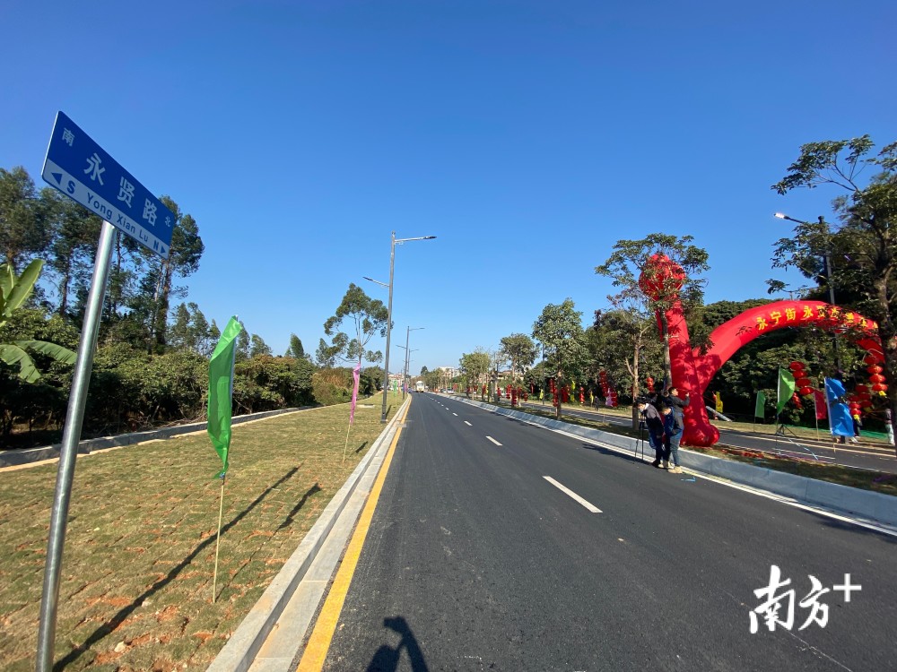 增城首条"海绵城市"道路通车,永宁街打通历史遗留"断头路"_腾讯新闻